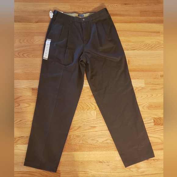 Men's Croft and Barrow Pleated Casual Pants, 34x34 - Timber Pine - Picture 2 of 3